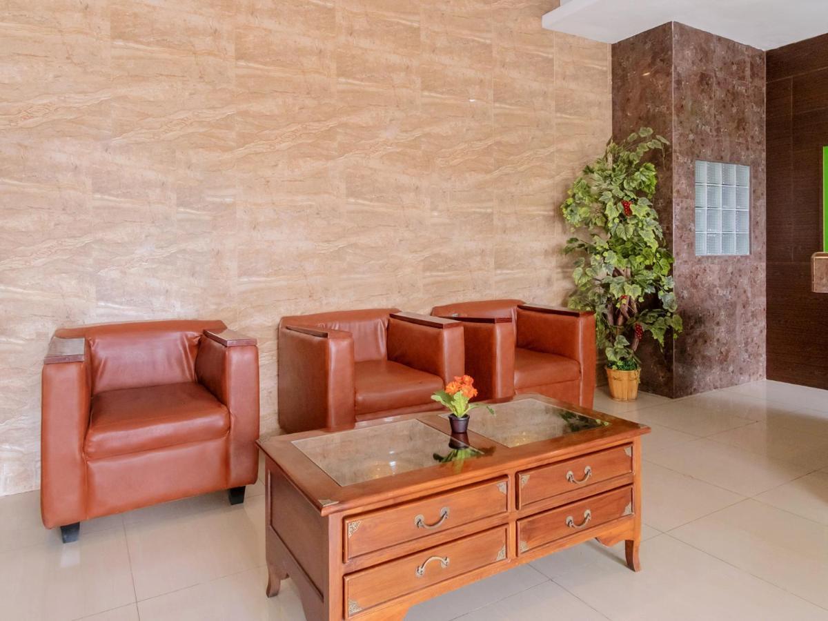 Oyo 741 Hotel Labuhan Raya Medan Extérieur photo
