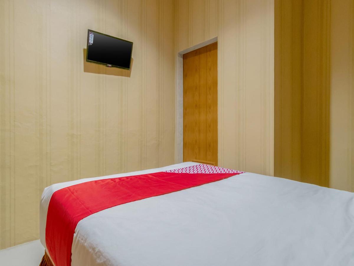 Oyo 741 Hotel Labuhan Raya Medan Extérieur photo