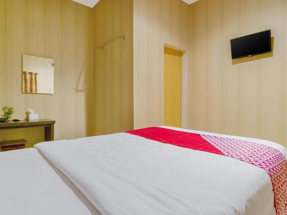 Oyo 741 Hotel Labuhan Raya Medan Extérieur photo