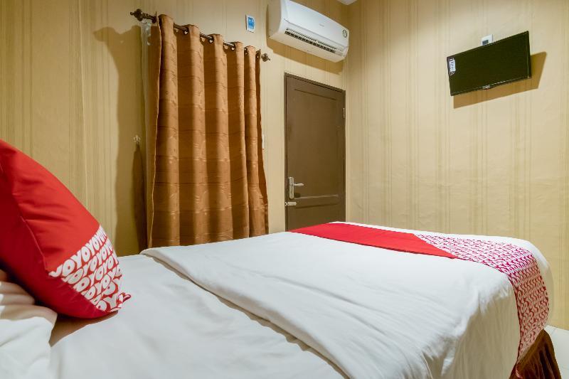 Oyo 741 Hotel Labuhan Raya Medan Extérieur photo